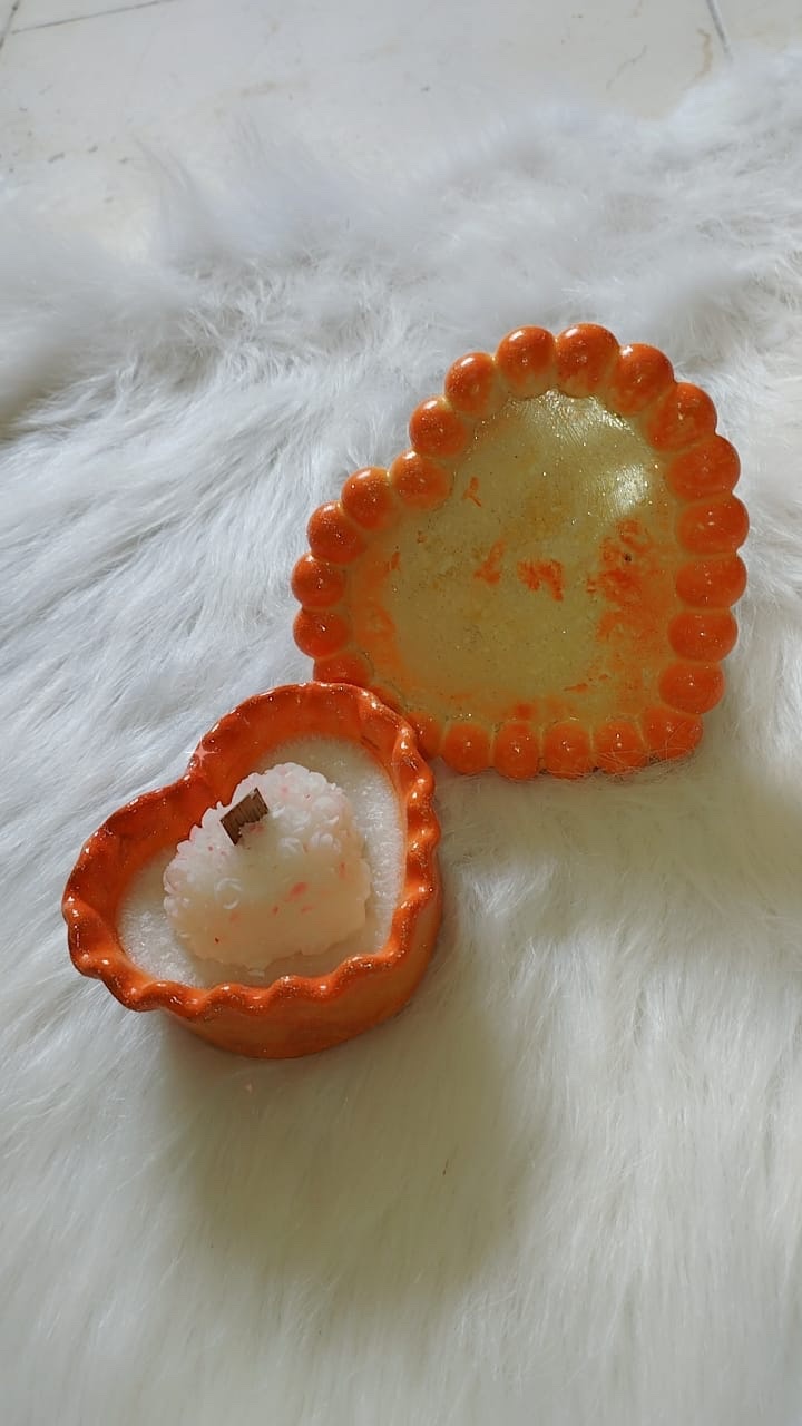 شمع معطرة بزيت الصويا او النخيل مع وعاء كونكريت